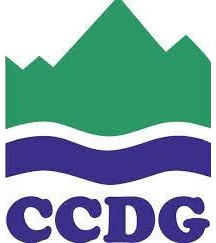 Sigla Centrului Carpato-Danubian de Geoecologie, reprezentată printr-un simbol grafic stilizat cu munți verzi în partea superioară și valuri albastre în partea inferioară, sugerând conexiunea dintre zona carpatică și fluviul Dunărea, iar sub elementele grafice apar literele „CCDG” cu font rotunjit, de culoare albastru închis